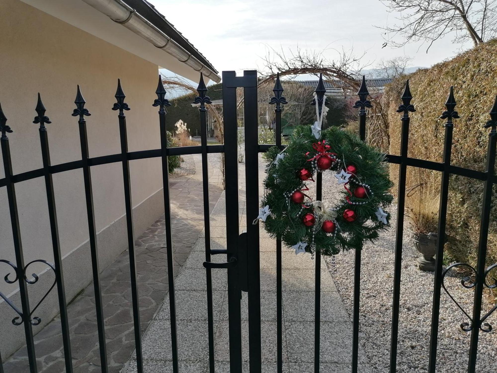 Garden Paradise Bled Apartments - Garden, Pond And Castle View المظهر الخارجي الصورة