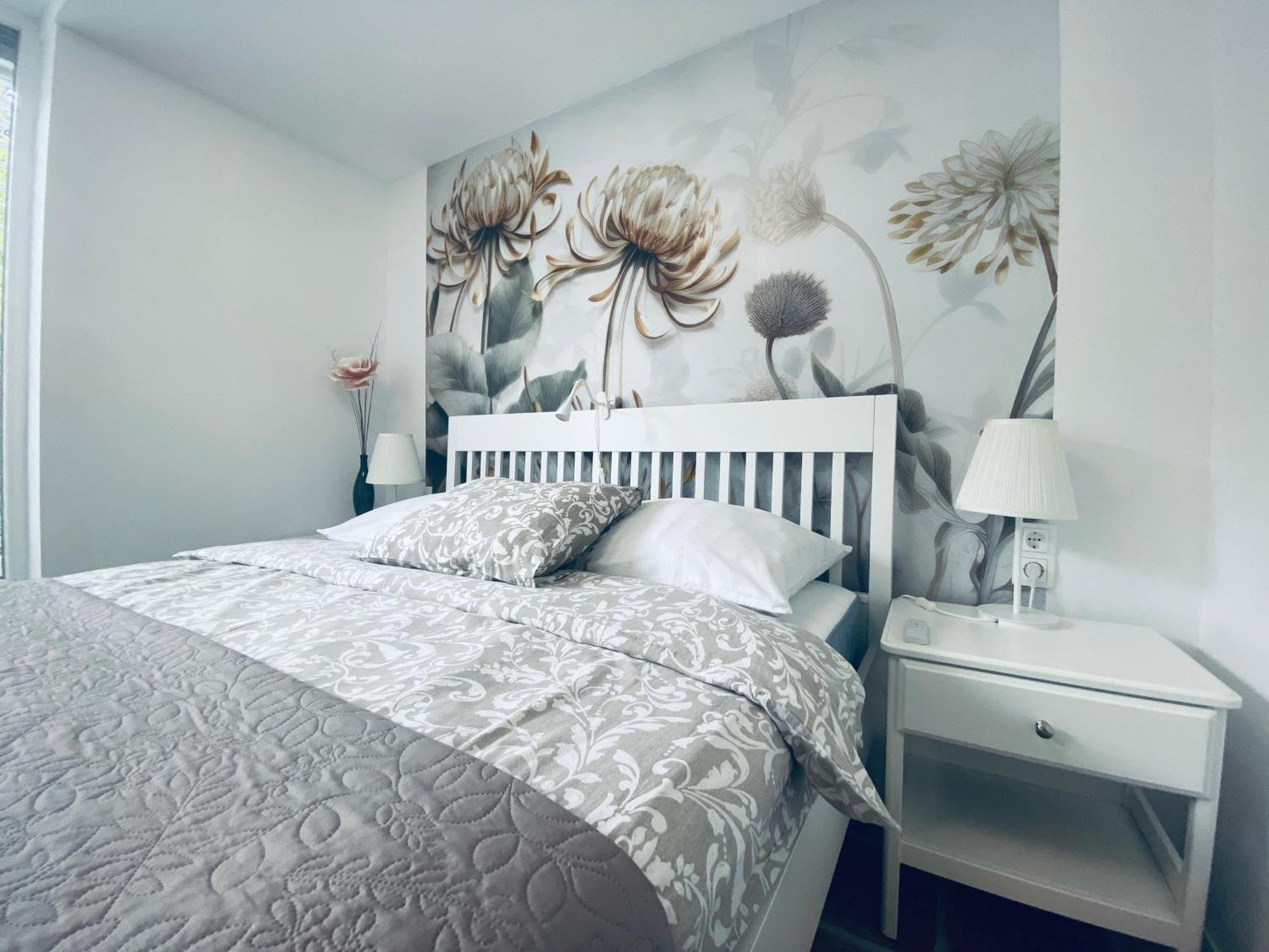 Garden Paradise Bled Apartments - Garden, Pond And Castle View المظهر الخارجي الصورة