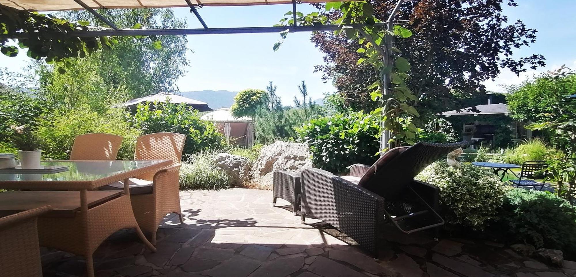 Garden Paradise Bled Apartments - Garden, Pond And Castle View المظهر الخارجي الصورة