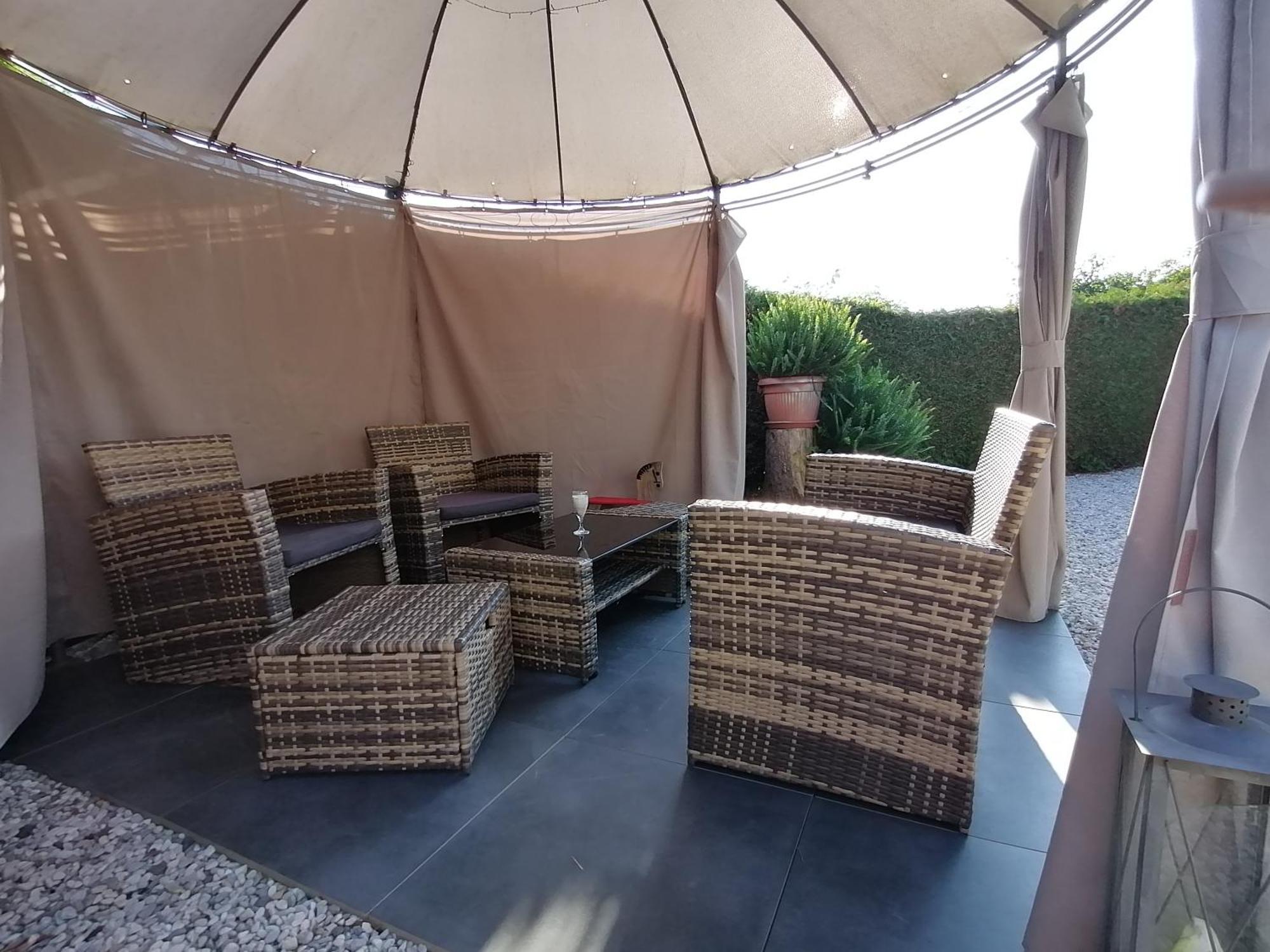 Garden Paradise Bled Apartments - Garden, Pond And Castle View المظهر الخارجي الصورة