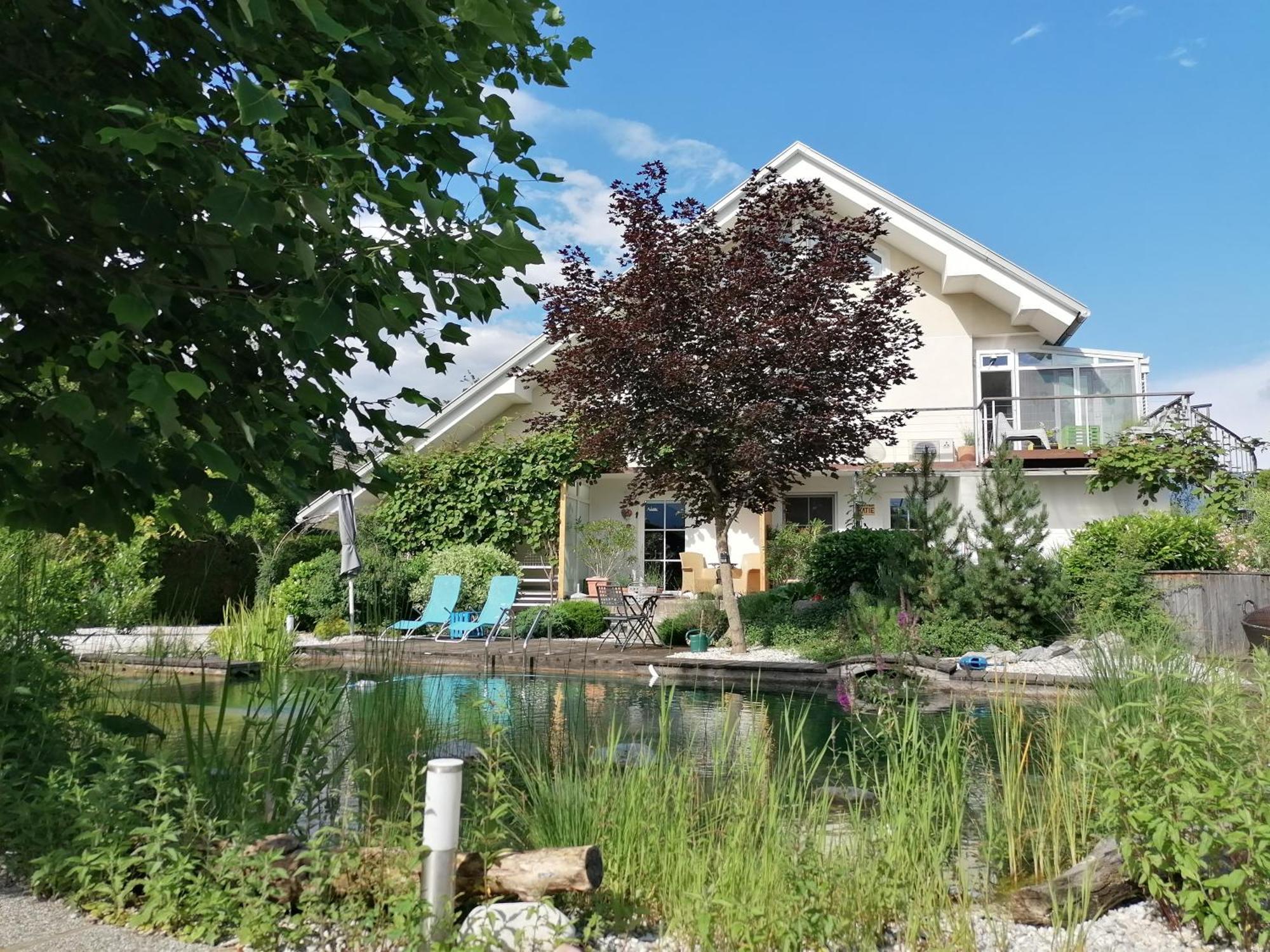 Garden Paradise Bled Apartments - Garden, Pond And Castle View المظهر الخارجي الصورة