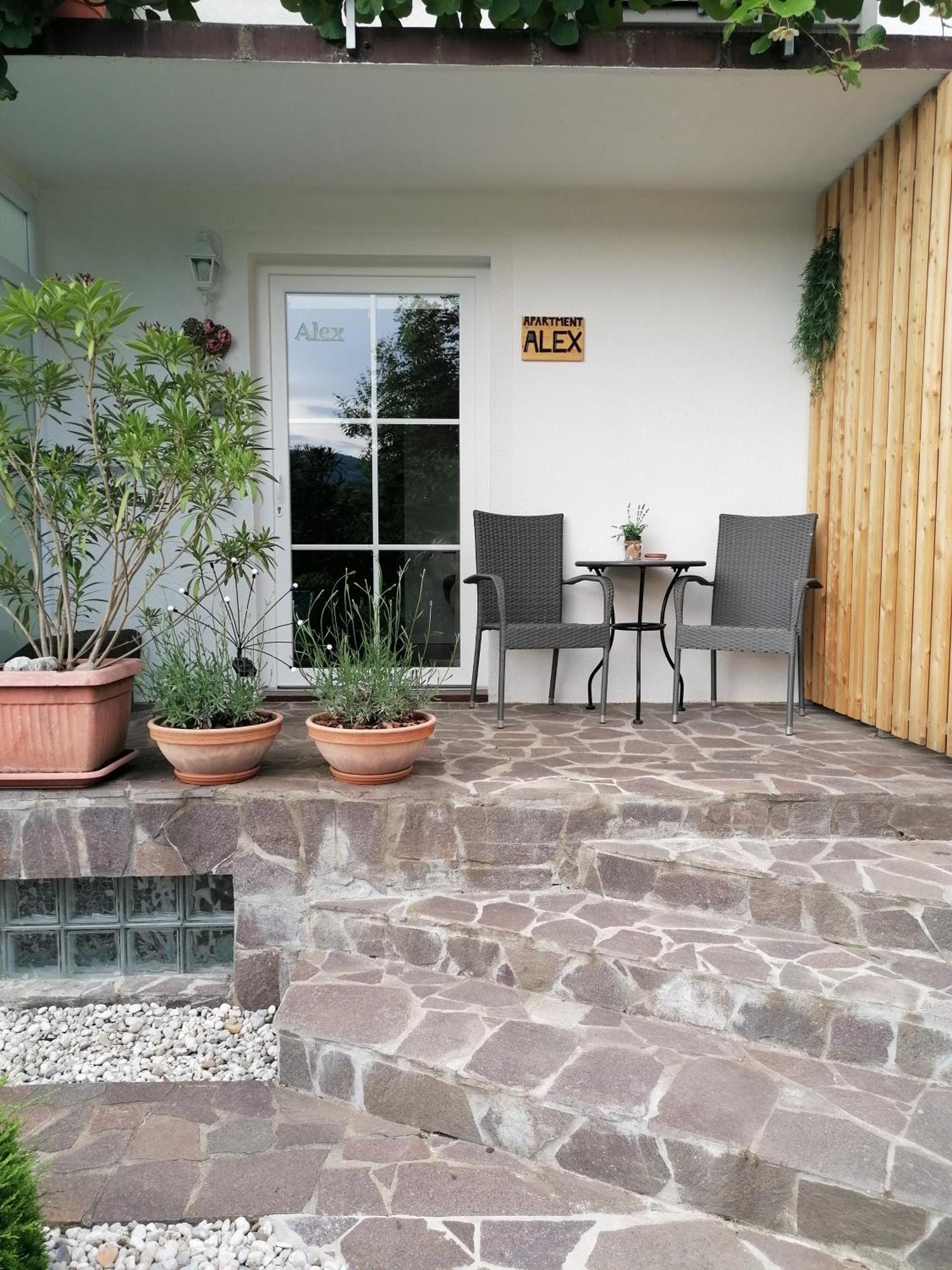 Garden Paradise Bled Apartments - Garden, Pond And Castle View المظهر الخارجي الصورة