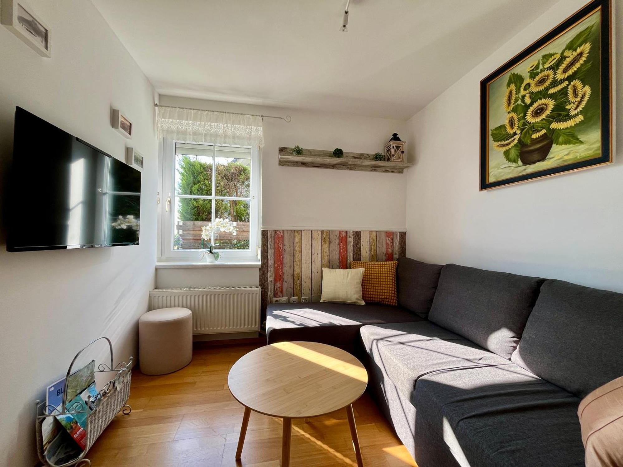 Garden Paradise Bled Apartments - Garden, Pond And Castle View المظهر الخارجي الصورة